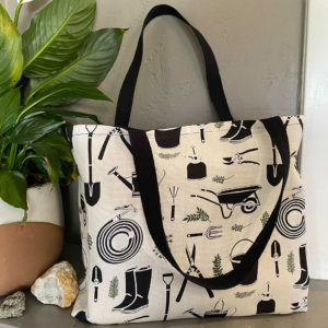 Tote bag with garden themed fabric