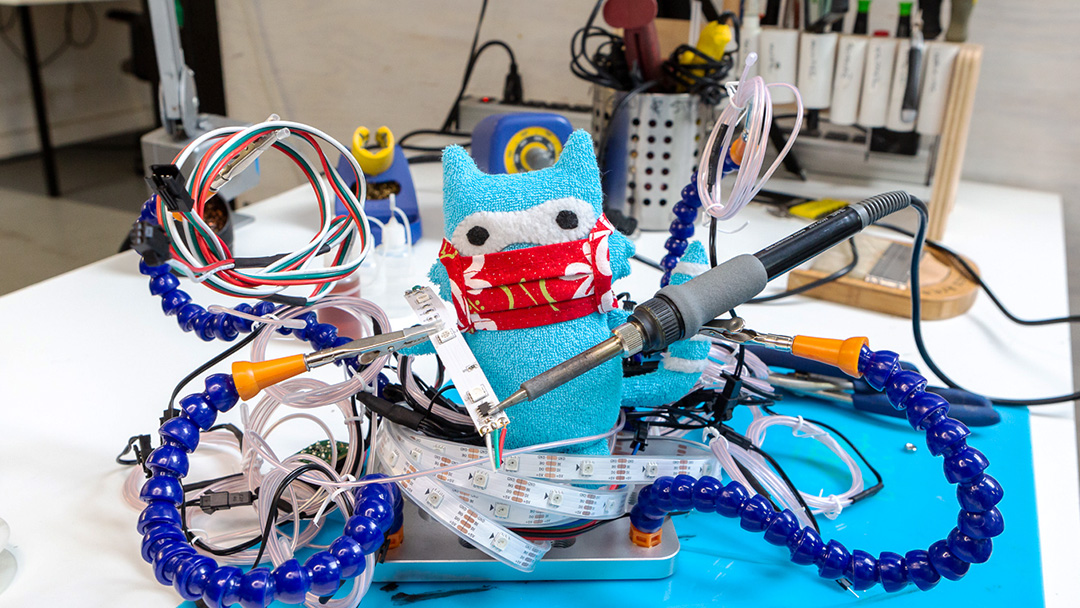 Plushy soldering, helping hands