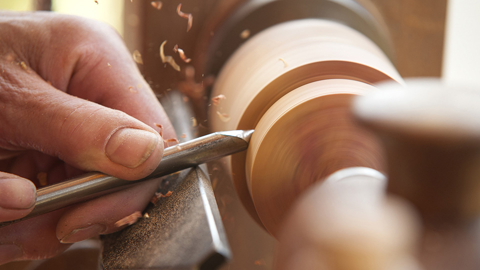 Hand, chisel, spinning wood