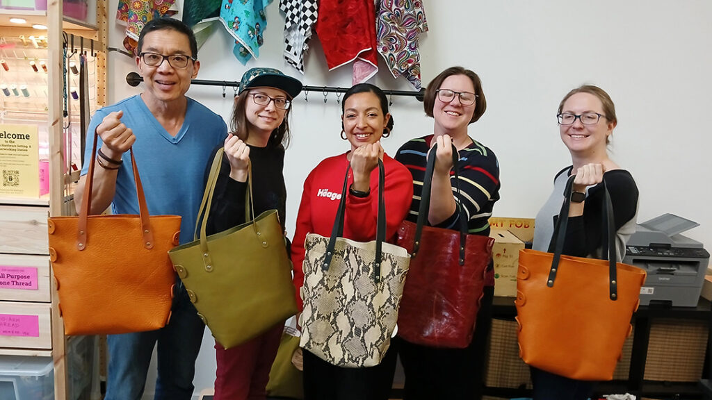 Group modeling no-sew leather bags