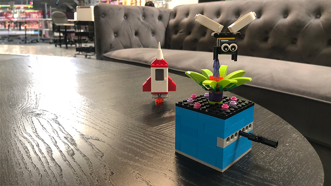 LEGO Crank box with bee